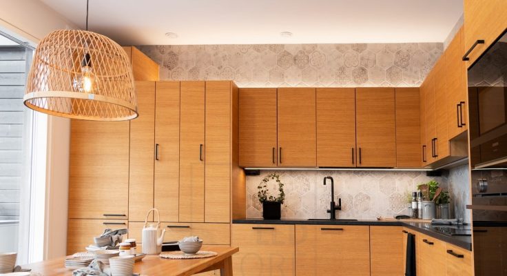 Work with led strip lights in parallel - LedStore In the picture, the lights above and below the kitchen cabinets are connected in parallel, i.e. they light up at the same time.