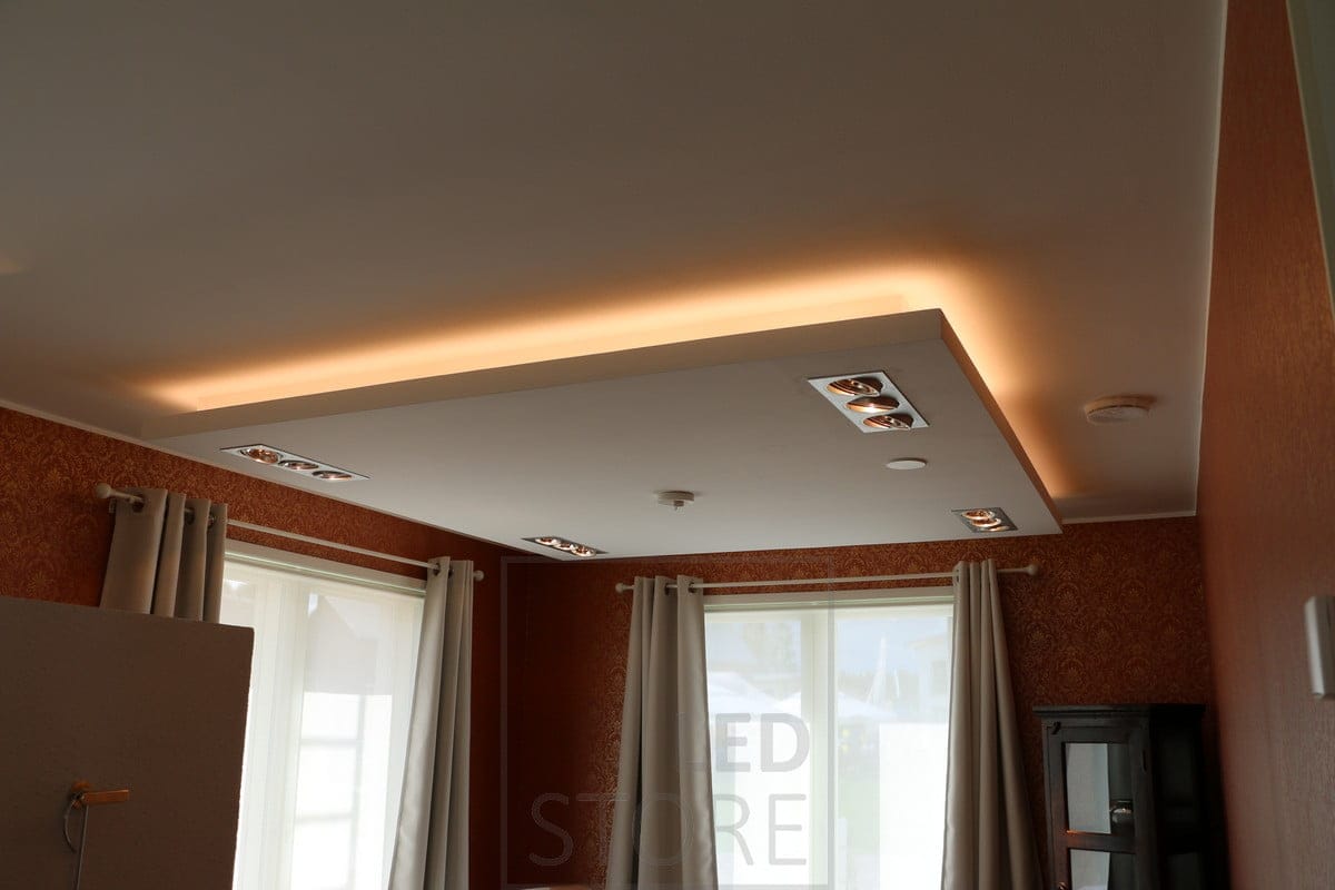 Epäsuora valo makuuhuone Ledstore.fi_38 - LedStore Around the descent, an LED strip illuminates the indirect light. Ledstore.fi