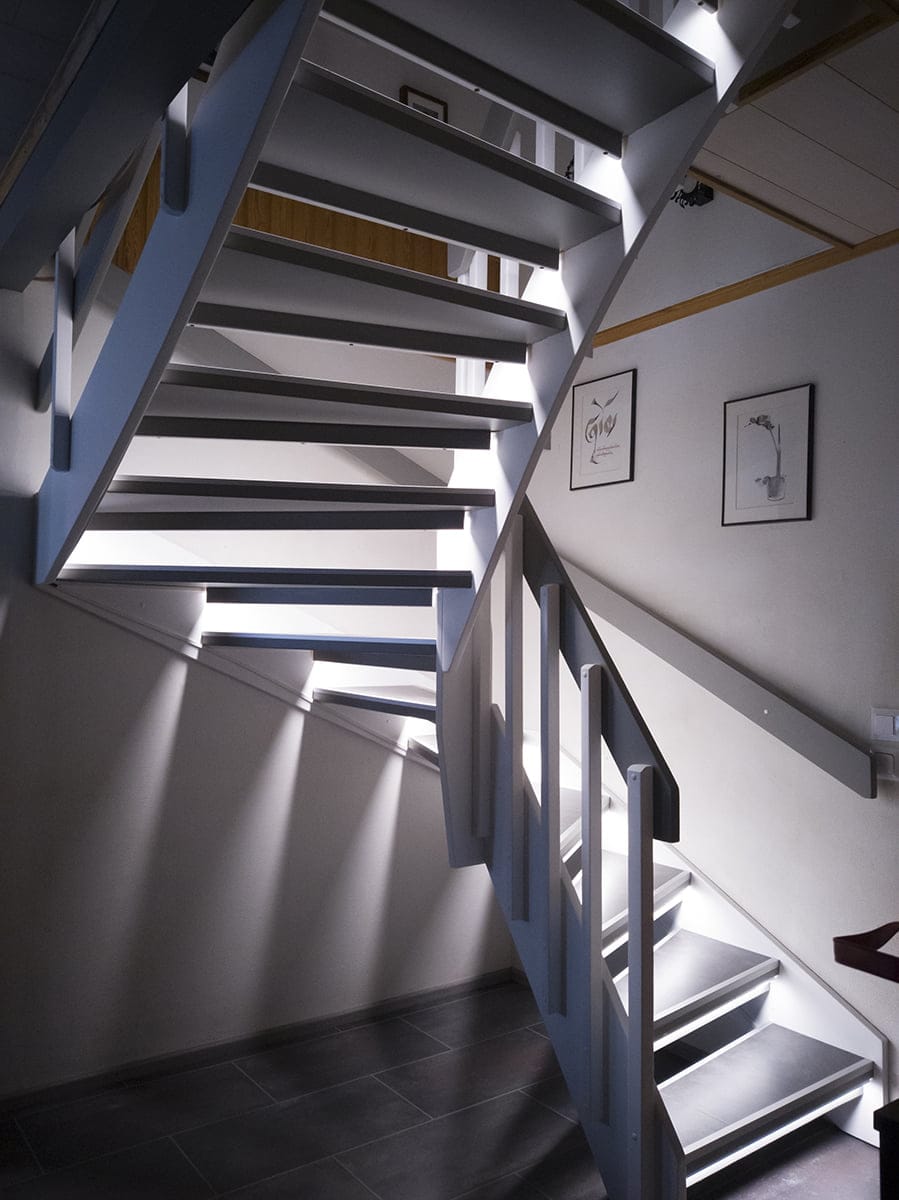 Step lighting in staircase finished and lights on.