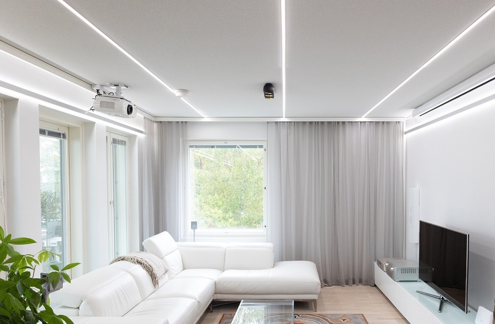 On the ceiling and on the wall, LED lighting, the light opens both upwards and downwards. © LedStore - LedStore Colour temperature adjustable and dimmable LED strip lights provide stunning, high quality lighting.