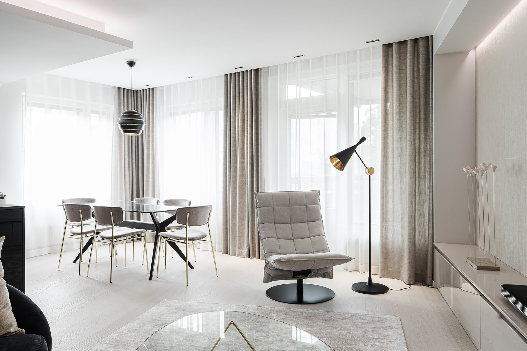 Kuva Heikkilä Photography. Valmis olohuone Pikku-Huopalahden kohde - LedStore Interior designer made the space harmonious