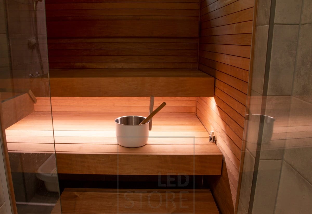 In the sauna, an LED strip under the bench creates an atmospheric indirect lighting effect.