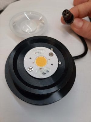 Colour temperature adjustable spotlight with multifunctional LED circuit