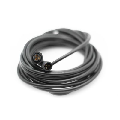 Twisted black cable with 3-pin connectors at both ends for LED illumination, shown on a white background. Perfect for secure connections.