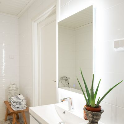 LED bathroom mirror light — HALO 600, water resistant IP55, 25W, 4000K, high CRI90