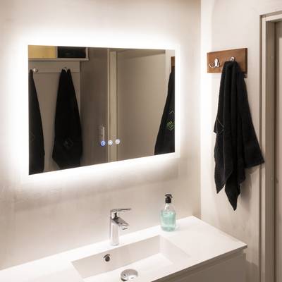LED bathroom mirror light — HALO 800 CCT, water resistant IP55, 15W, 3000-4000-5500K, high CRI95 Horizontal LED bathroom mirror light — HALO 800 CCT, water resistant IP55, 15W, 3000-4000-5500K, high CRI95 Horizontal