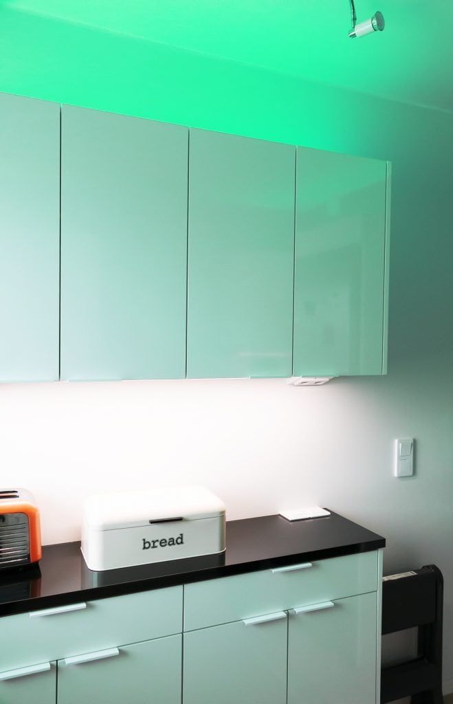 Colour-coordinating in the kitchen with RGB ribbon Colour-coordinating in the kitchen with RGB ribbon