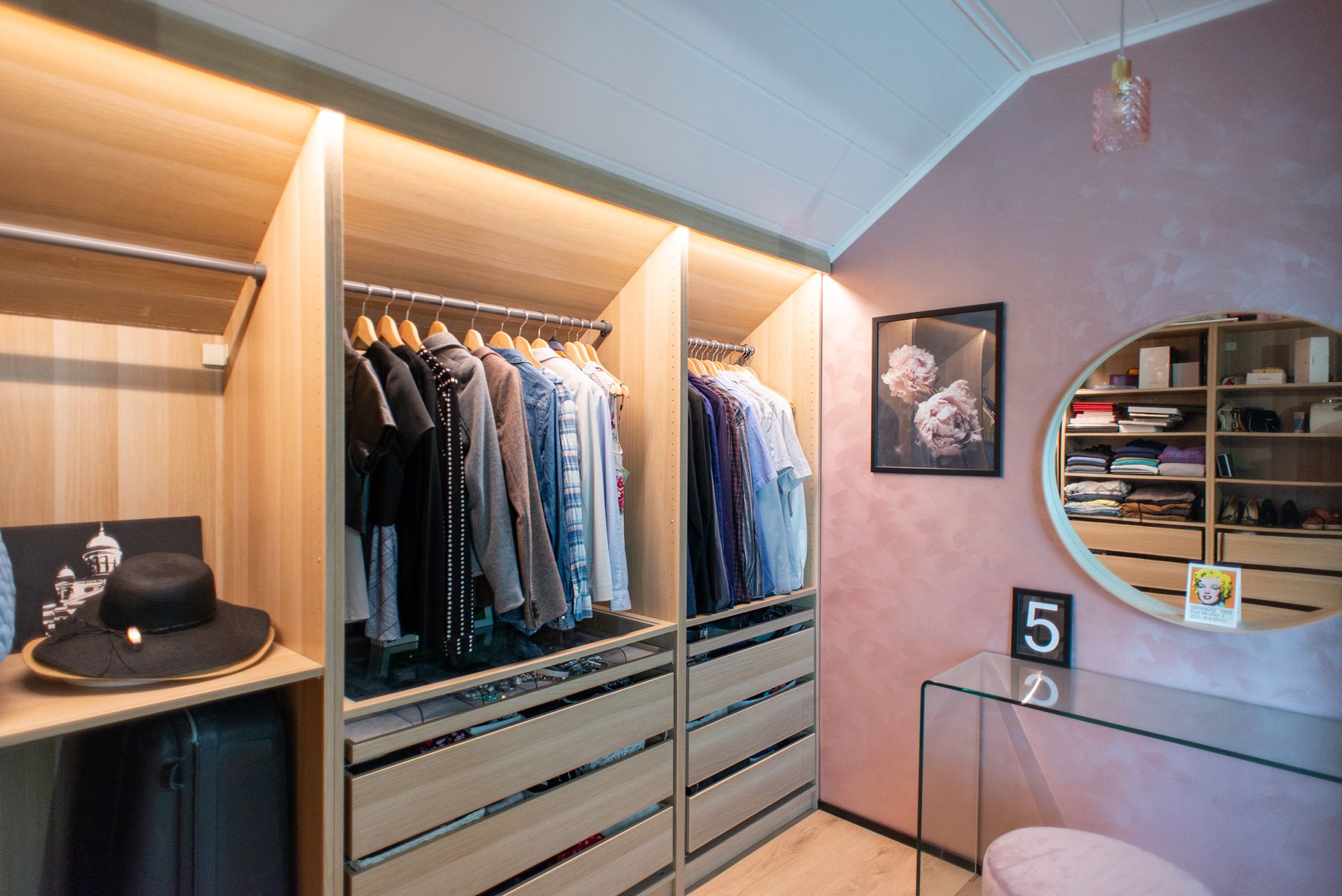 Led lights in a wardrobe Led lights in a wardrobe