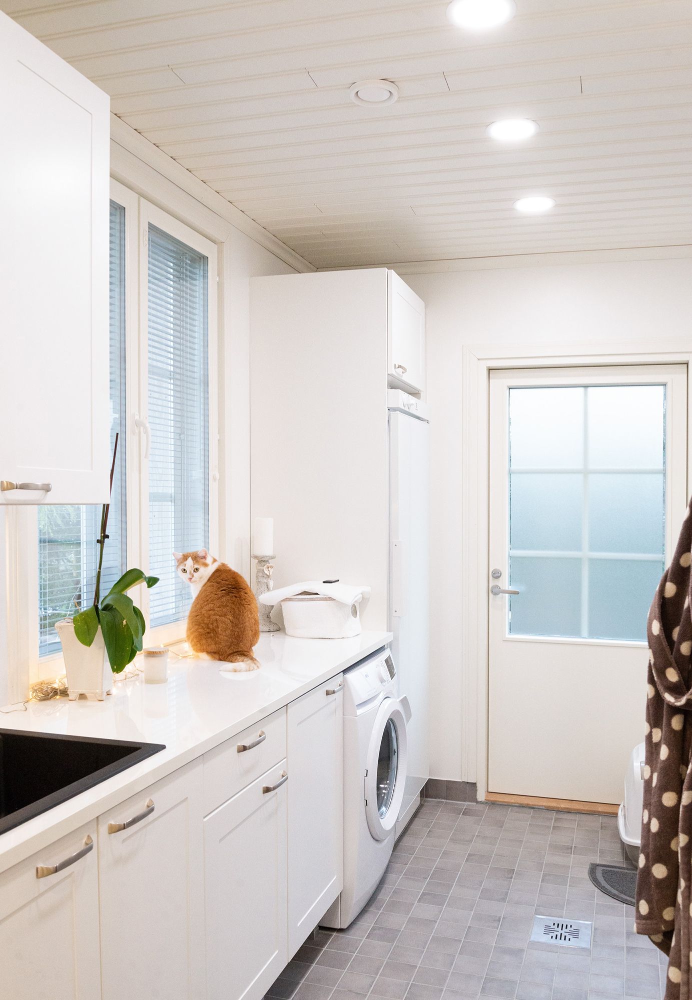 Housekeeping room led lights Housekeeping room led lights