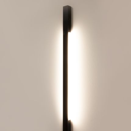 Indoor LED wall light fixture — LINE 900, water resistant IP44, Black 8,4W