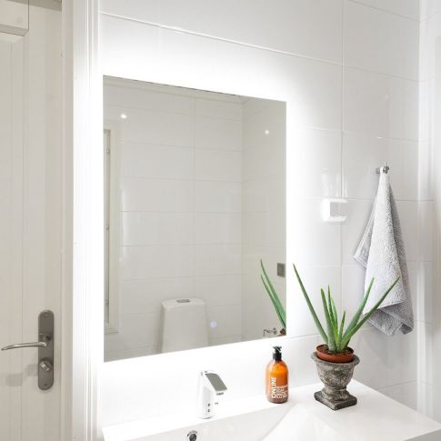 LED bathroom mirror light — HALO 600 CCT, water resistant IP55, 15W, 3000-4000-5500K, high CRI95 Vertical