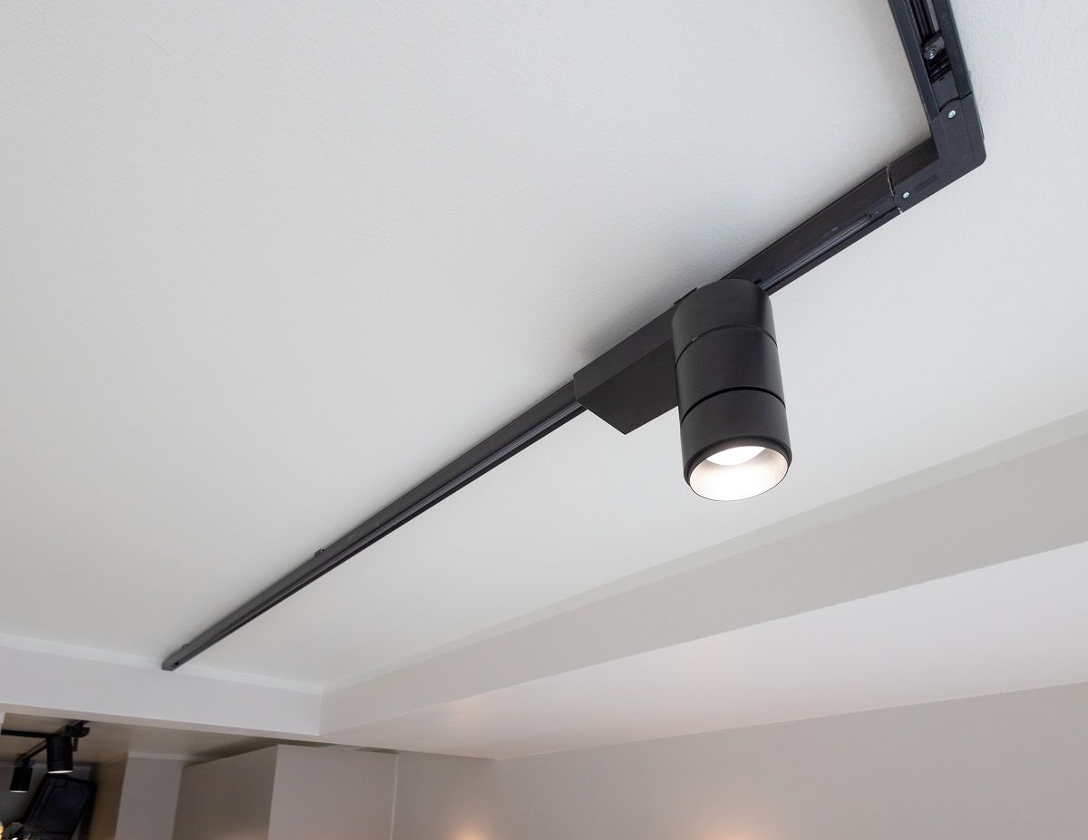 Three-phase rail-mounted rail spotlight facing directly downwards LedStore.fi