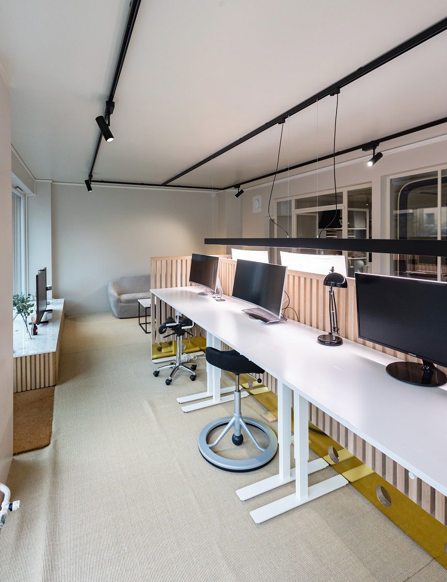 The height of the worktop luminaire can be freely adjusted with cables LedStore.fi
