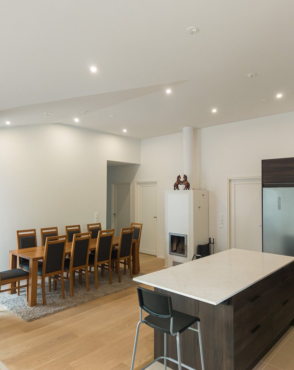 Several spotlights on the ceiling of the dining area as general lighting.