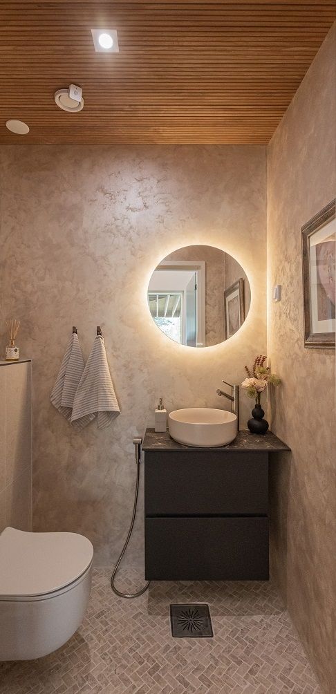 18 Beautiful light mirror accentuates wall shades spots lit by motion sensor LedStorefi