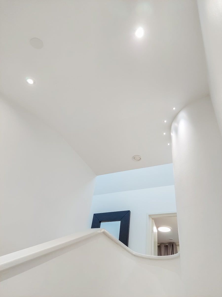 Beautifully even lighting in the staircase highlights the stunning shapes of the space. ©LedStore