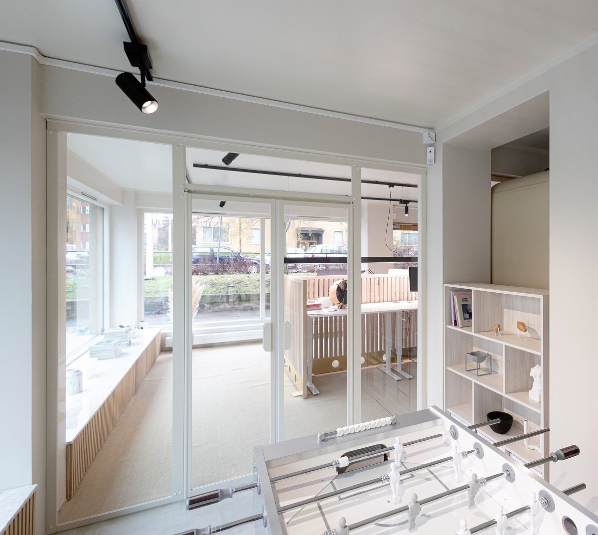 It is easy to add luminaires at any point on the rail or reduce them as needed LedStore.fi
