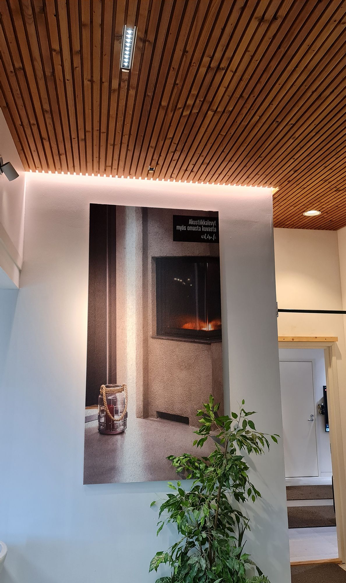 The skylight offers versatile lighting - Indirect light with LED strip lights along the edges of the skylight and LINJA10 and EYE deep beam to create general lighting. Ledstore.fi