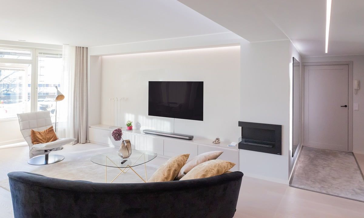 The TV wall illumination evens out the brightness in the eyes when watching TV. © LedStore