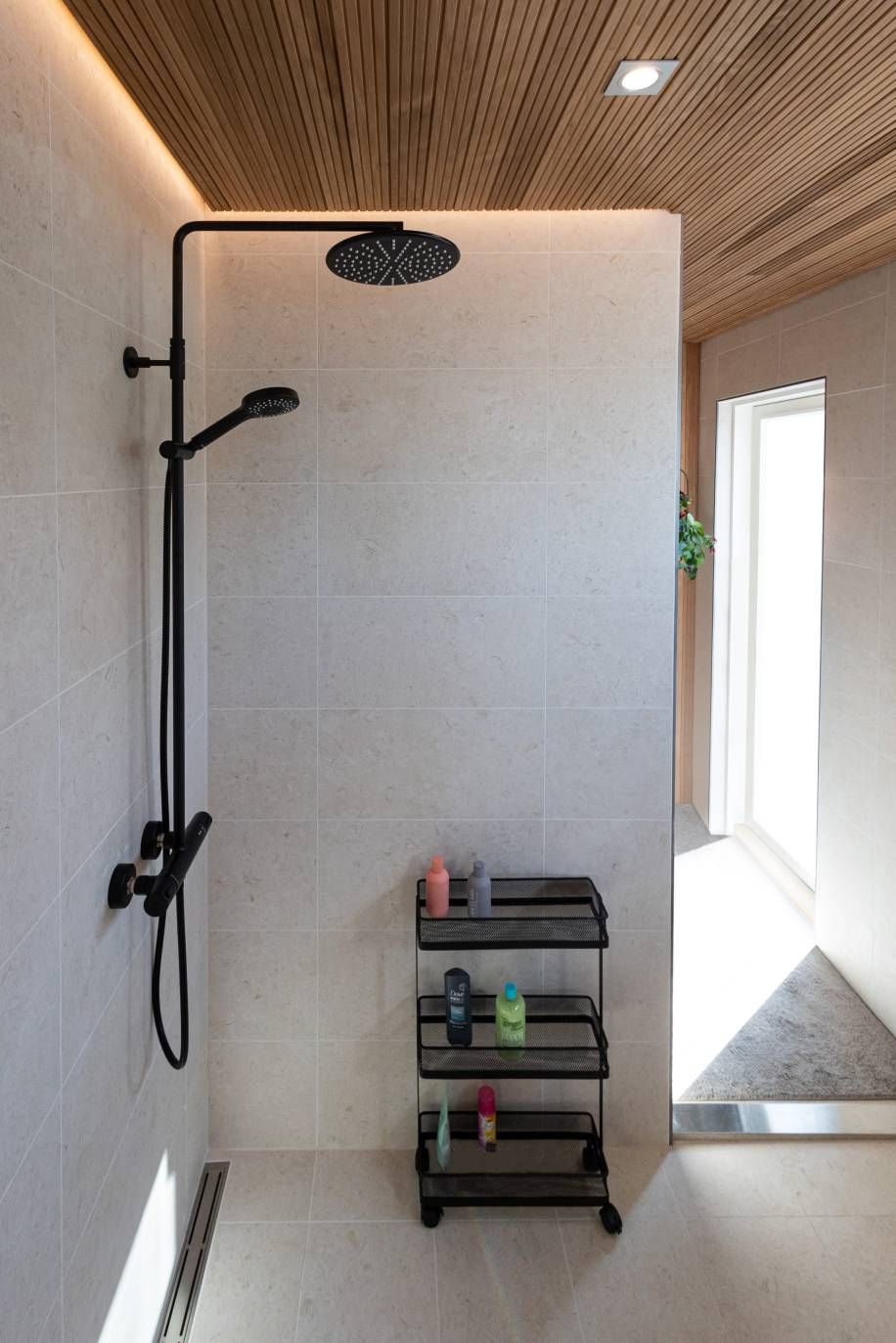 7 Led ribbon adds atmosphere to your shower LedStorefi