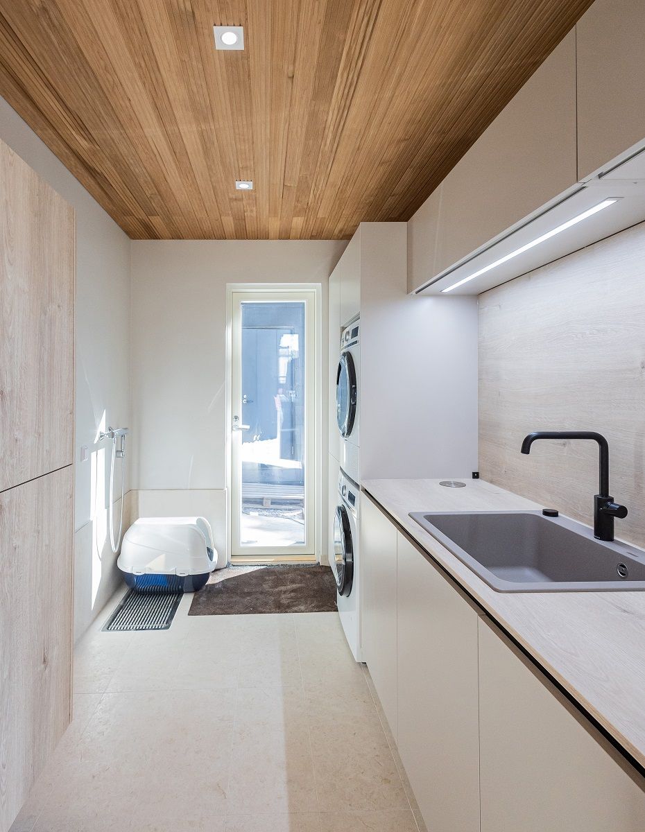 8 KHHH general lighting with spotlights and worktop led strip lighting by cabinet supplier LedStorefi