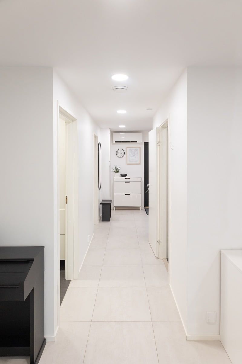The Plafond200 floodlights provide uniform and natural lighting in the corridor. ©LedStore