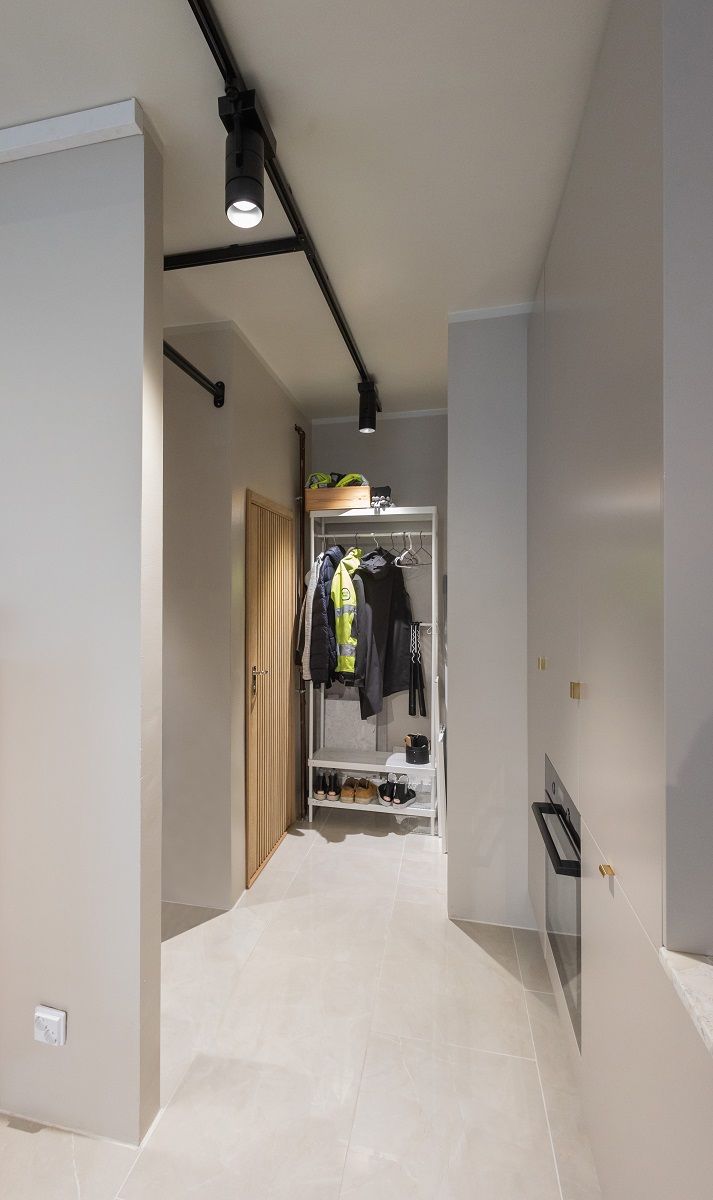 In a corridor, it is a good idea to increase the opening angle of the luminaire so that there is no dim space between the lights LedStore.fi