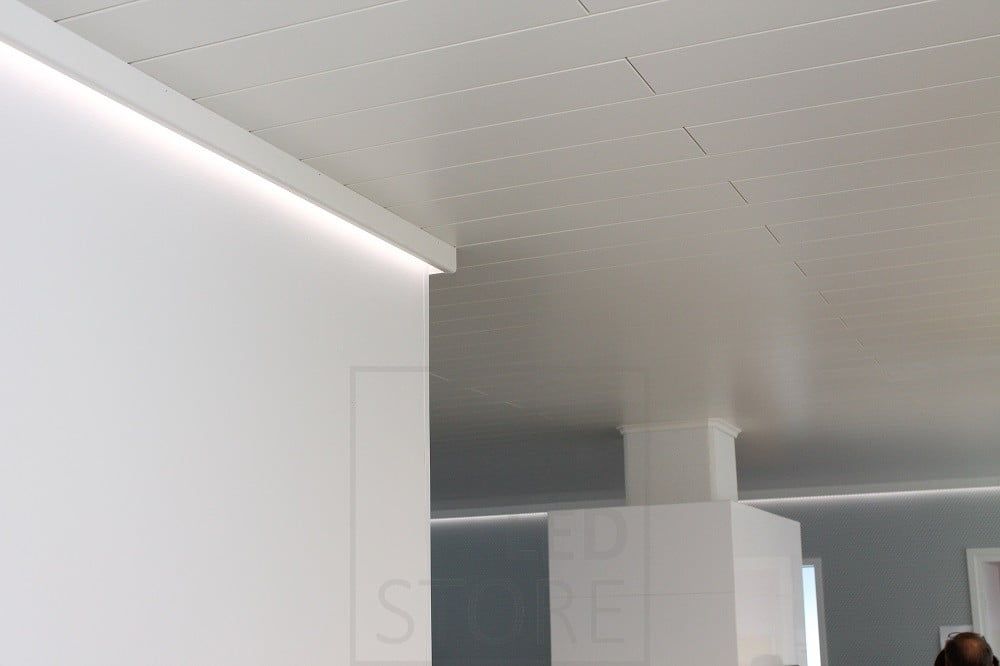 Housing Fair 2014: led strip behind the white moulding in the living room ceiling, retrofitted. Ledstore.fi