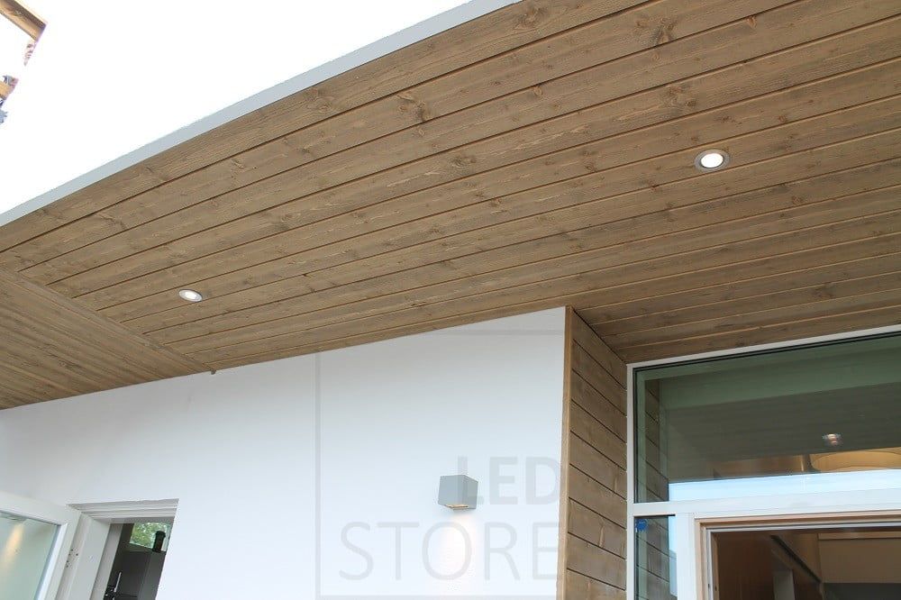 Housing Fair 2014: R023 brushed aluminium spotlight on the terrace roof combined with CUBIC2 exterior wall lights. Ledstore.fi