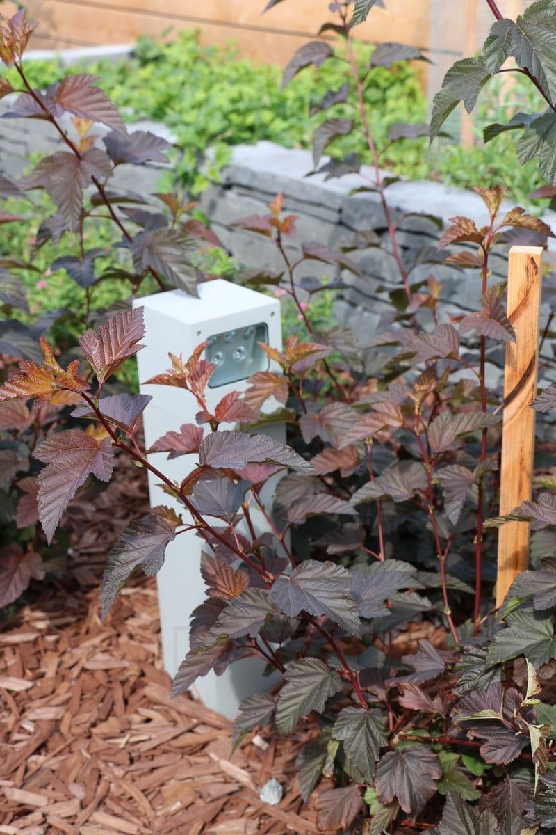 Housing Fair 2018: close-up of Cubic Pillar in a flowerbed. Ledstore.fi