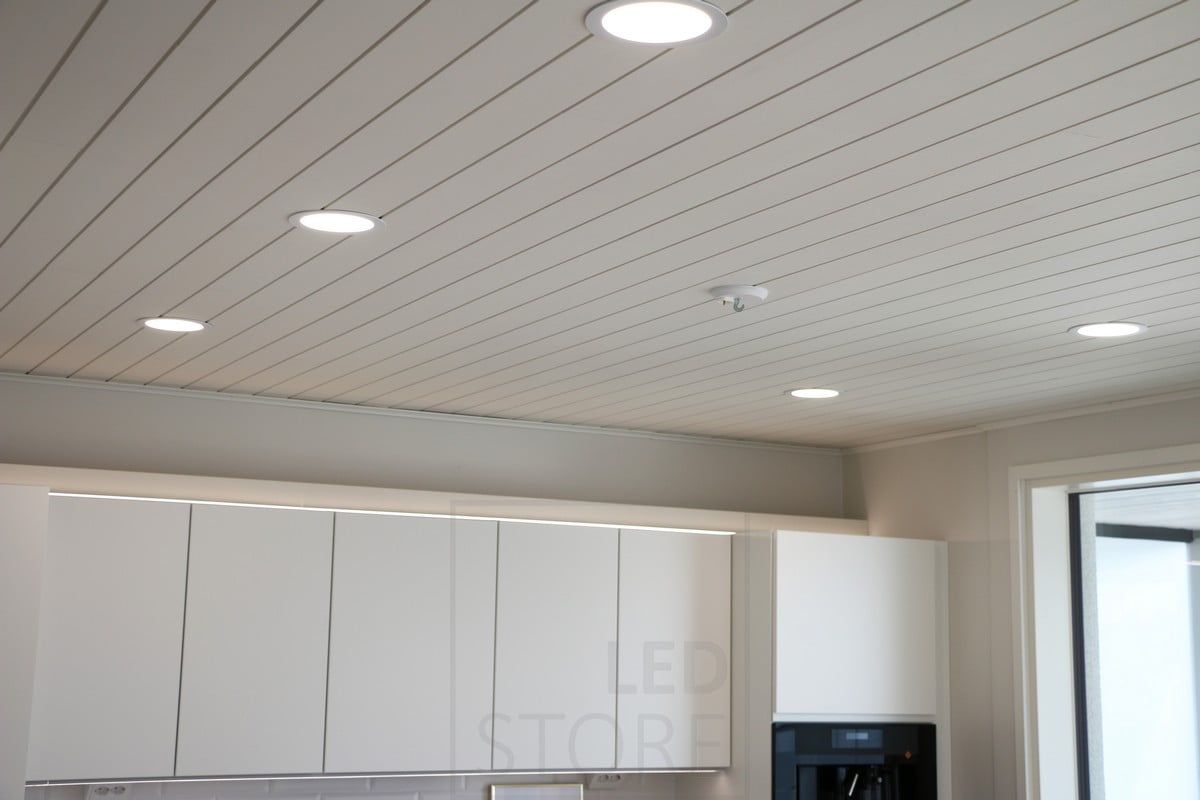 Housing Fair 2018: 160mm pyro green plafond in the panel ceiling and indirect light on the kitchen cabinets. Ledstore.fi
