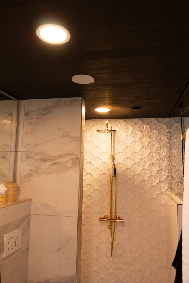 Housing Fair 2020: plafond on the shower ceiling. Note how the light reflects off the shower head. Ledstore.fi