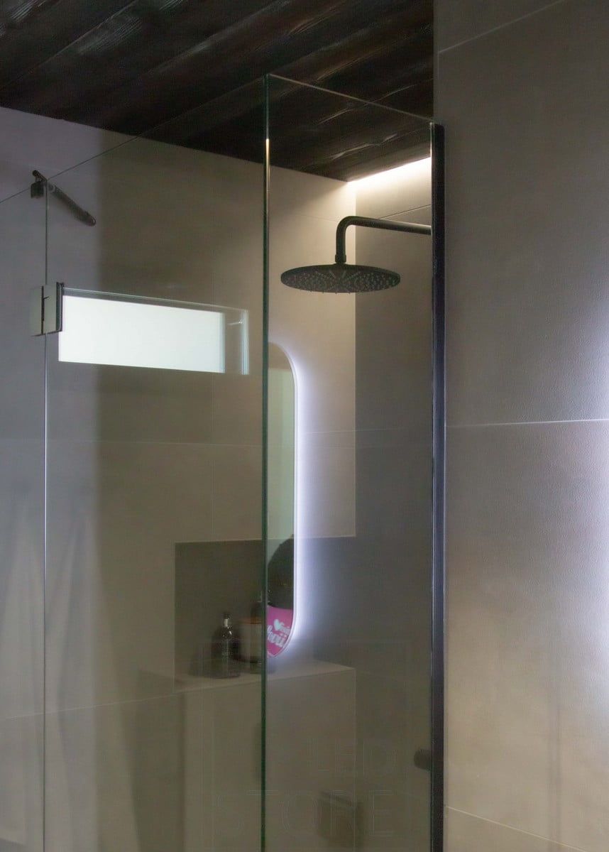 Housing Fair 2022: Led strip on the shower ceiling indirectly, dark panel. Ledstore.fi