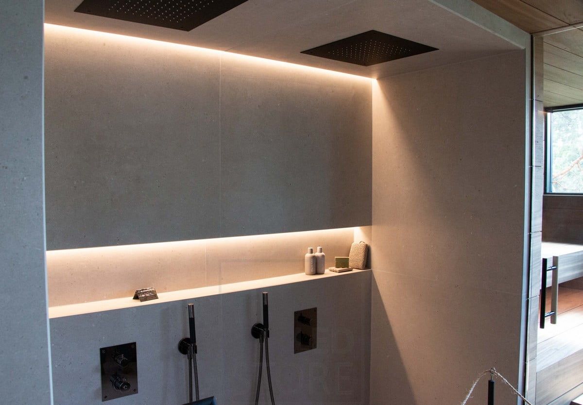 Housing Fair 2022: In the shower, atmospheric lighting with LED strips in the shampoo recess and between the ceiling and the wall. Ledstore.fi