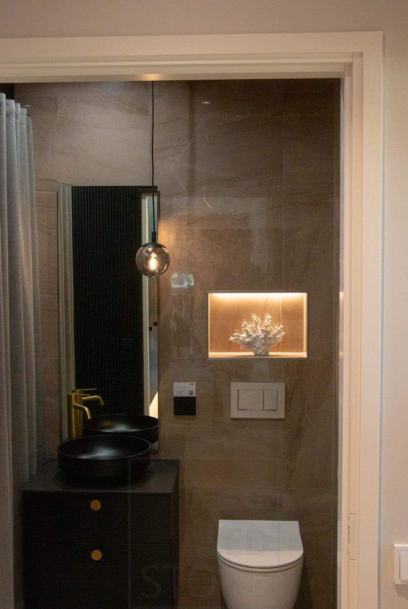 Housing Fair 2022: A shelf in the toilet room, recessed in the wall, has an LED ribbon to highlight the detail. A pendant light as an atmospheric decorative element. Ledstore.fi