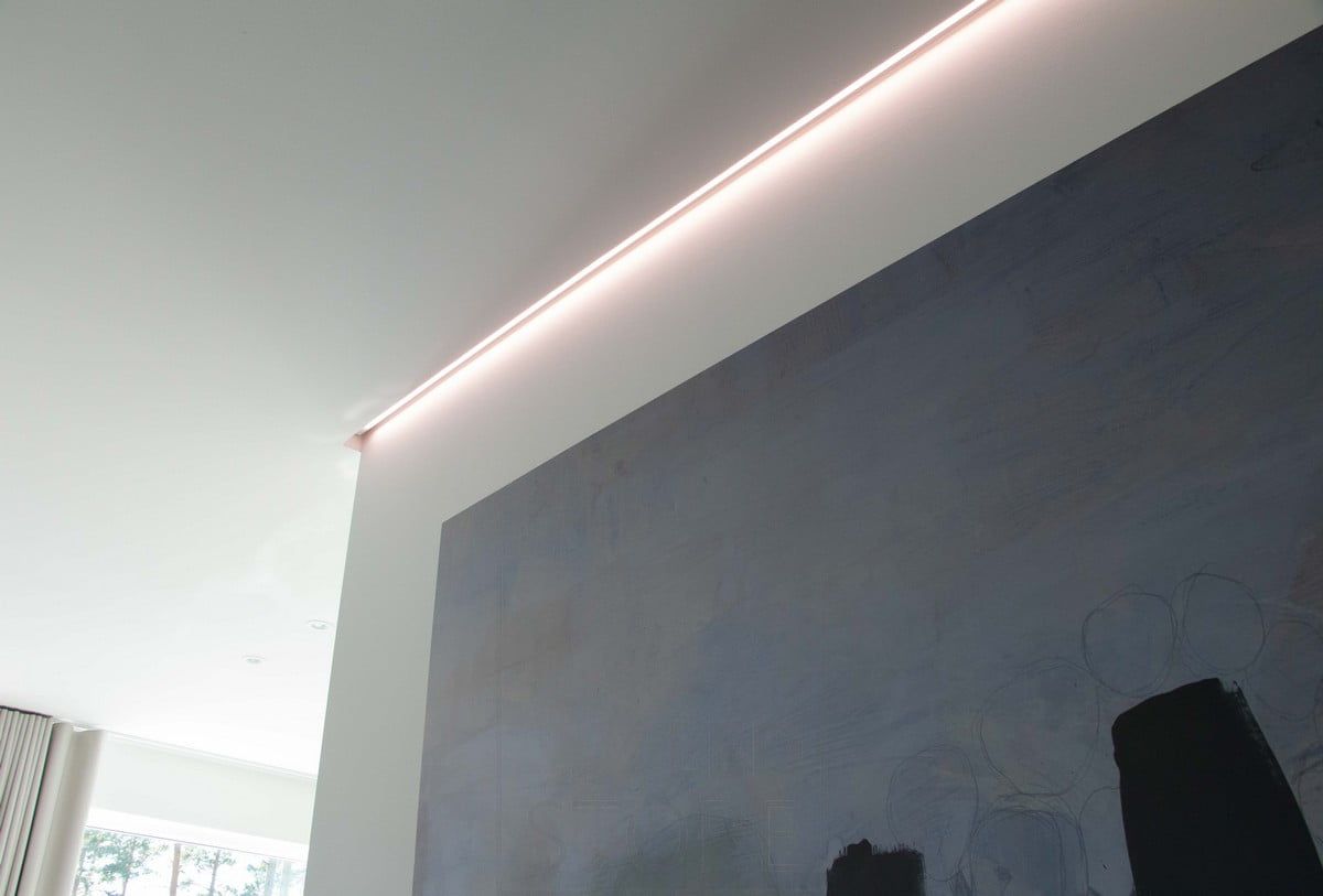 Housing Fair 2022: Indirect light shines through the wall. LED strip installed between the ceiling and the wall. Ledstore.fi
