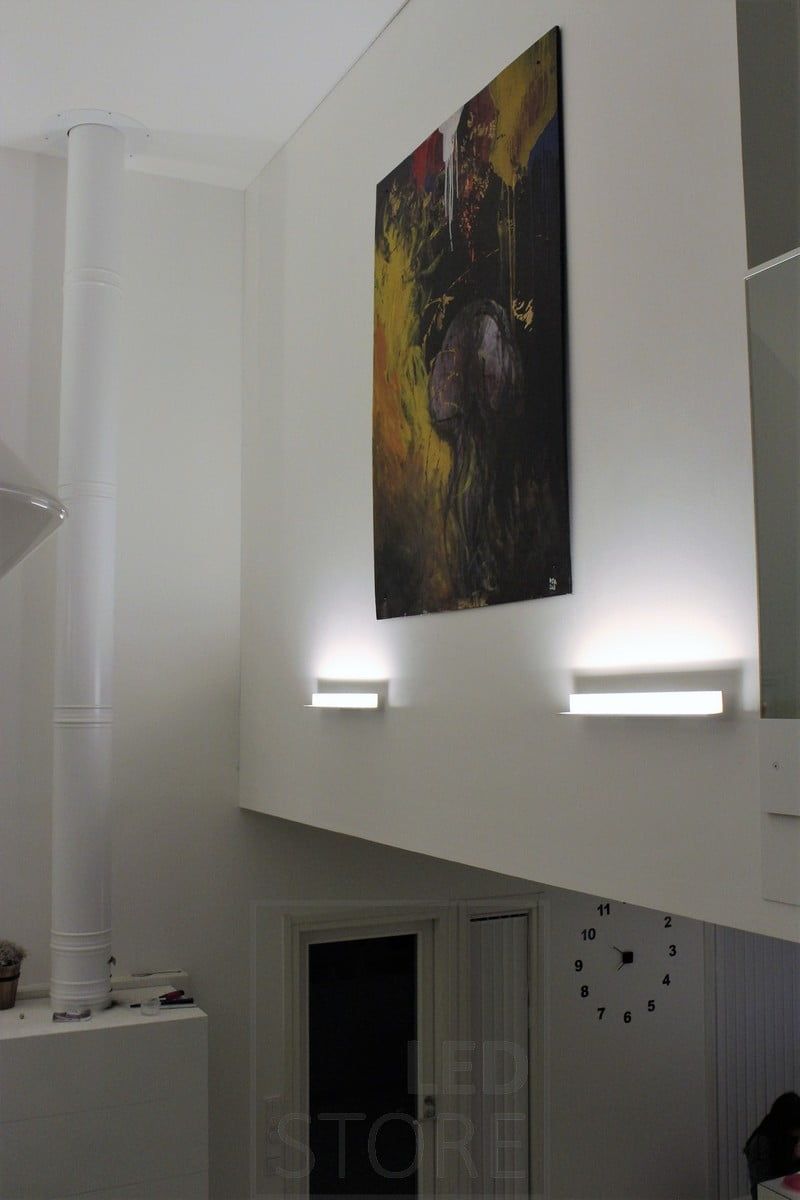 With Led WALL BLADE you can also easily create indirect lighting by positioning it so that the light is directed upwards. The upward light direction also accentuates the artwork. Ledstore.fi