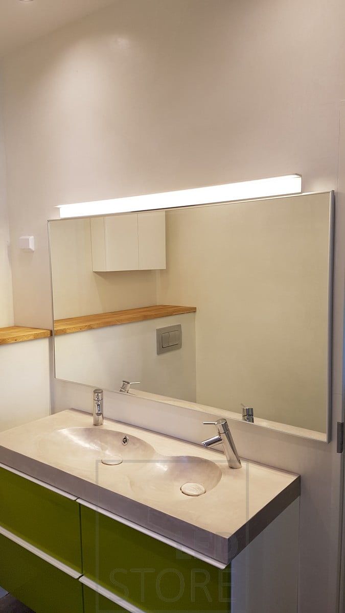 The BLADE Led wall lamp is moisture-proof (IP54) and is ideal for beauty treatments, shaving, etc. on top of the bathroom mirror. Ledstore.fi