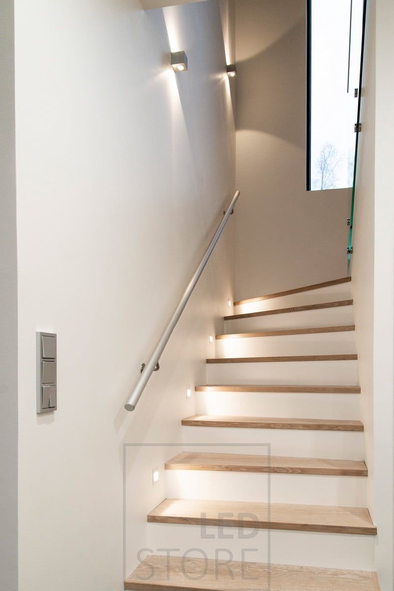 CUBIC led wall lights in the staircase, illuminating in two directions with atmospheric light. IN-WALL led wall luminaires directed at the steps. Ledstore.fi