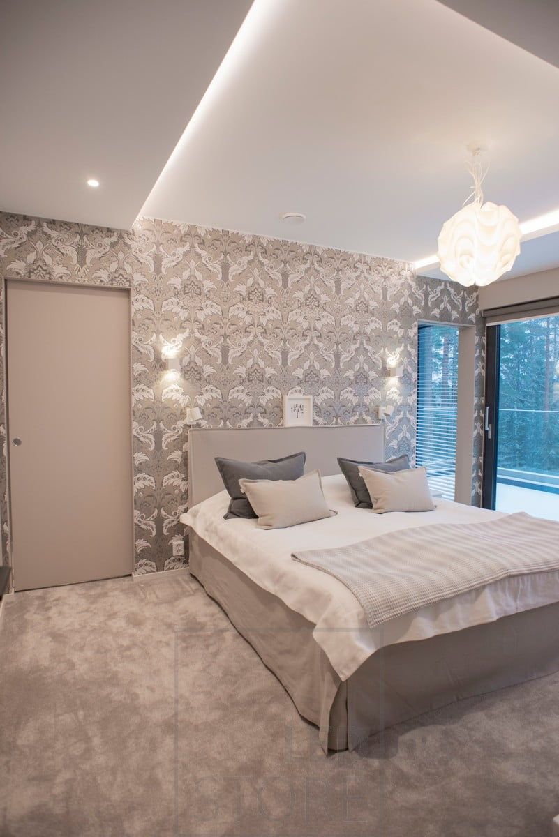 In the bedroom, CUBIC led wall lights on both sides of the bed provide mood and reading lights in two directions. The minimalist luminaire goes well with patterned wallpaper. Ledstore.fi