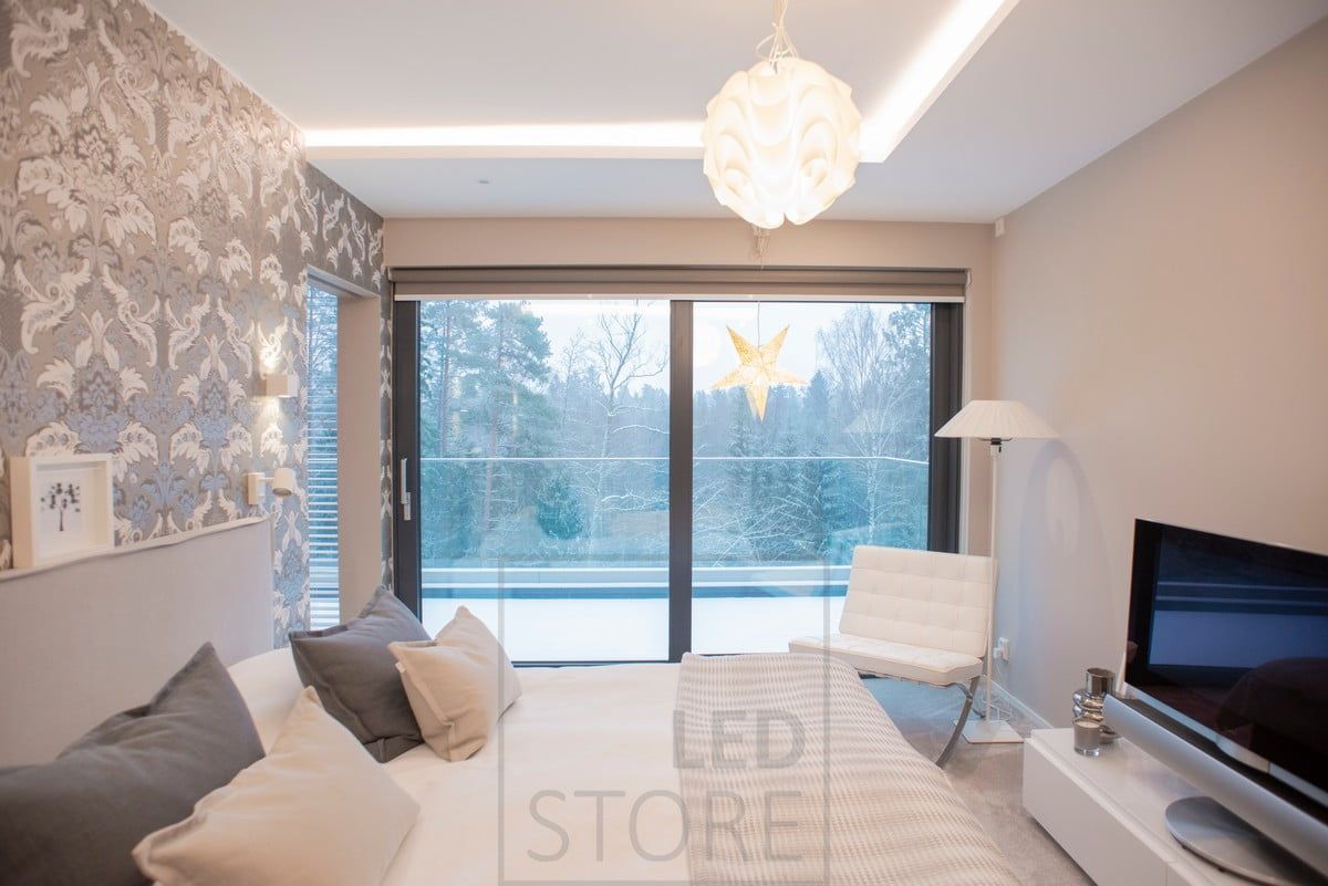 In the bedroom, CUBIC led wall lights with bi-directional illumination provide mood and reading lights. The minimalist luminaire goes well with patterned wallpaper. Ledstore.fi