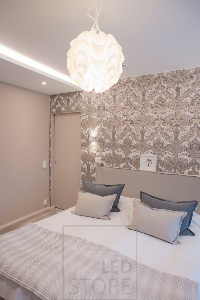 CUBIC led wall lights for mood and reading in the bedroom. The minimalist luminaire goes well with patterned wallpaper. Ledstore.fi