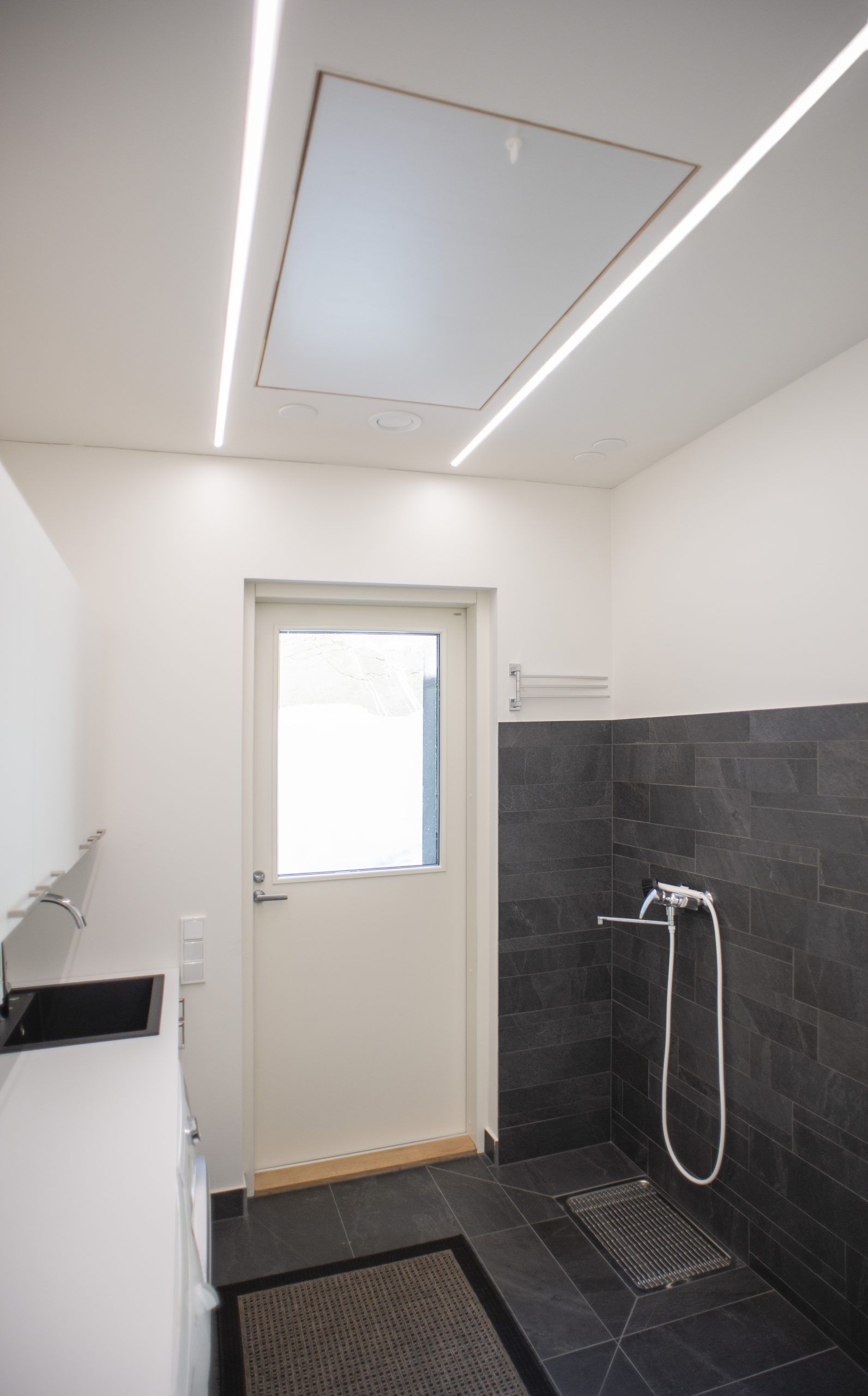 Green background and white square with "LED STORE" in bold white capital letters highlighting LED lighting solutions.