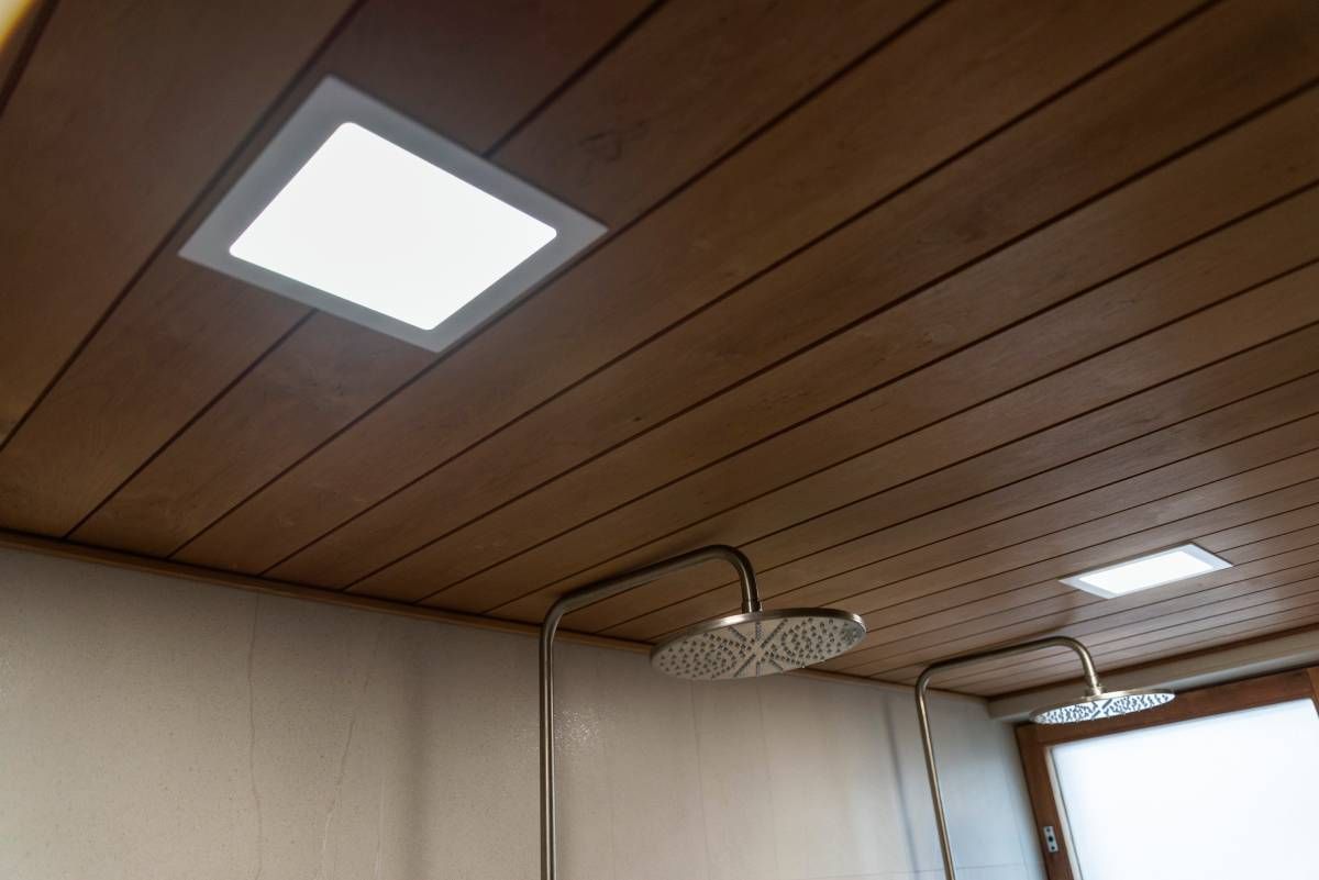 Alt="LED STORE text on a white square against a green background for environmentally friendly lighting solutions