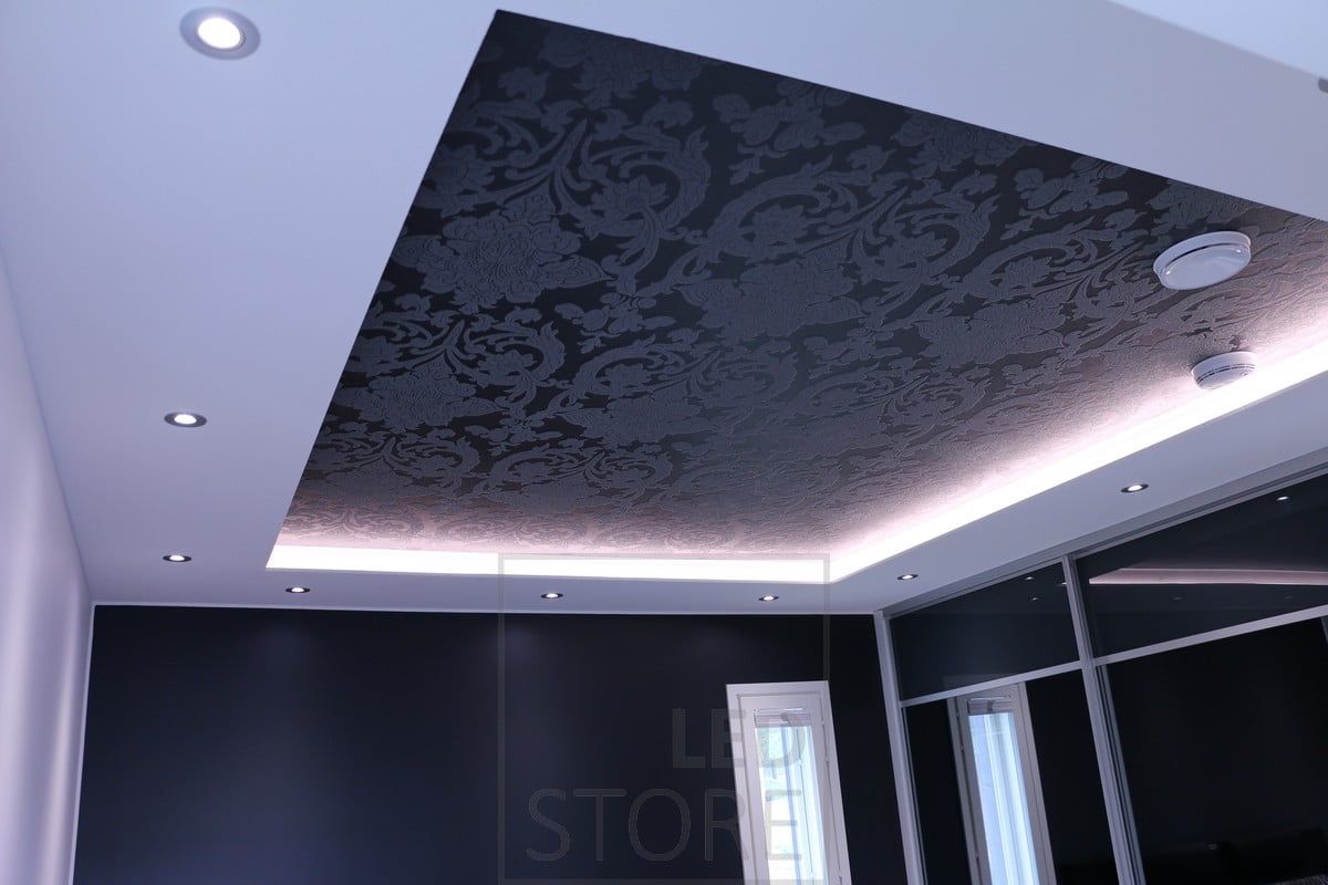 A spectacular light ceiling created in the ceiling, with a drop-down flag with an LED strip directed upwards to the ceiling and spotlights embedded in the flag to illuminate directly downwards. Ledstore.fi