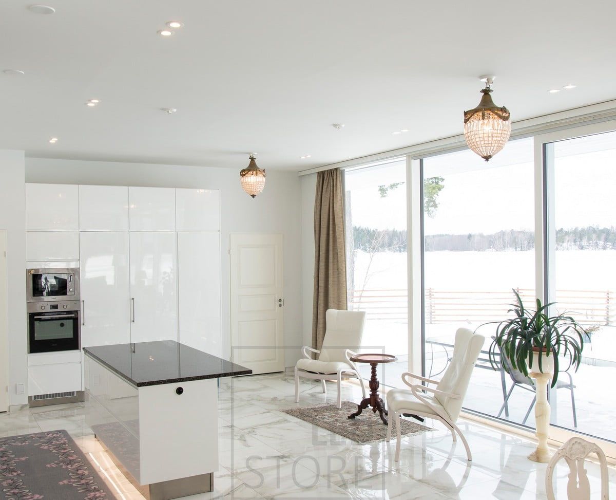 Versatile lighting in the kitchen, supported by indirect light on the plinth, spotlights and pendant lights. Ledstore.fi