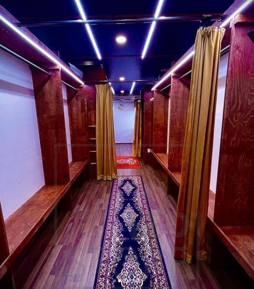 High quality general lighting for the whole space with Led strips. Made-to-measure led profiles and led light strips illuminate the space with high quality and uniformity.