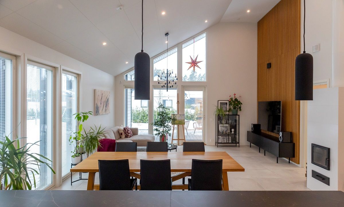 Several led spots on the ceiling of the living room, plus a pendant light for the client.