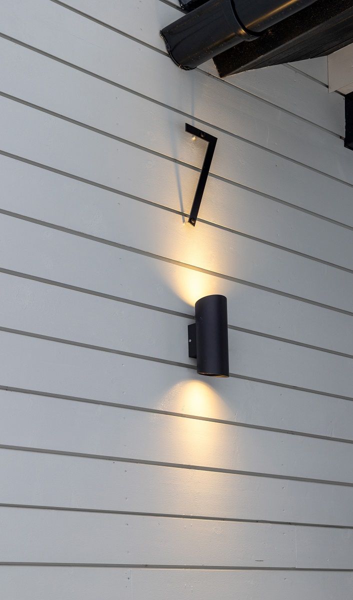 VIISTO2 illuminates the house number.