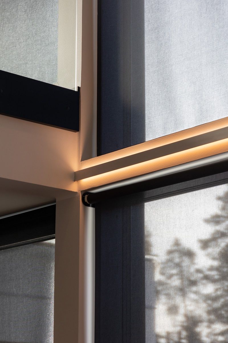 Indirect2 bi-directional aluminium profile between windows